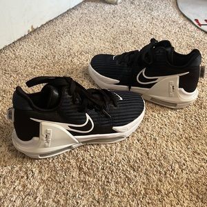 Boys NIKE LeBron Witness 6 Basketball shoe